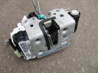 zámek levých zadních dveří - ORIGINÁLNÍ DÍL